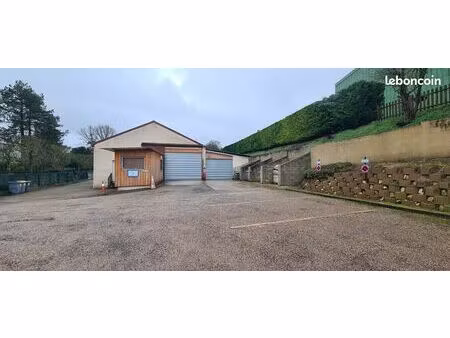 entrepôt 130m2 (atelier  local commercial  dépôt  hangar)