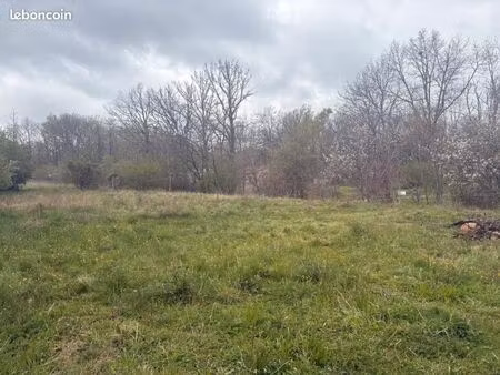 terrain 784 m² mezens