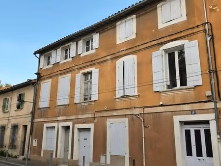 avignon intra-muros – t1 34 m² + cour 40 m² + dépendance 16 m² – travaux