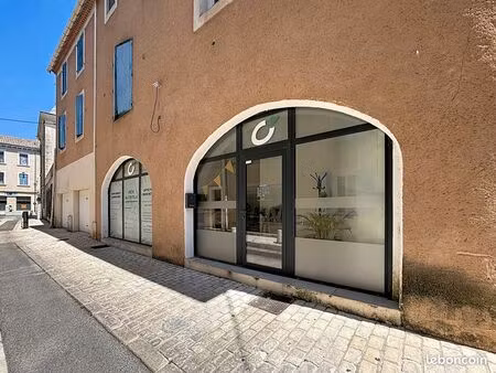 local commercial 31 m² orange