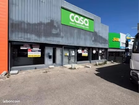 local commercial 608 m²