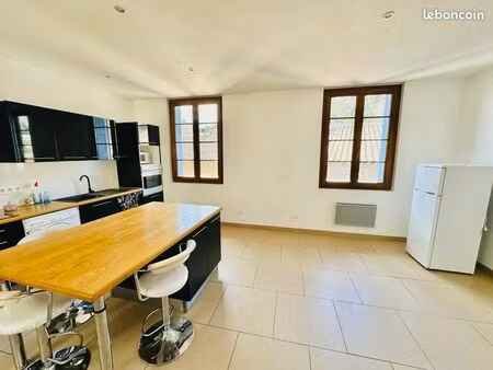 particulier loue - appartement meublé 2 pièces - centre-ville de cavaillon