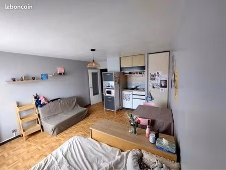studio très proche facs