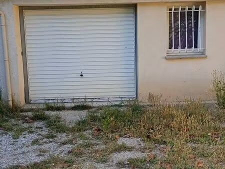 a louer spacieux garage dans proprieté fermée et securisée l isle sur la sorgue