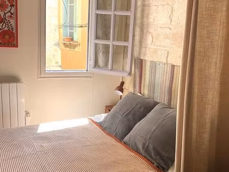 studio 28 m² climatisé centre ville d'avignon