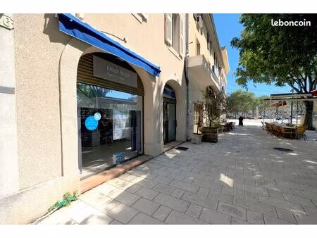 local commercial 63 m² orange