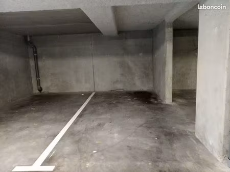parking couvert/sécurisé-1/2 ssol-220volts-les sables d'olonne