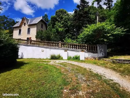 maison de caractères civray