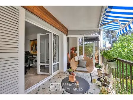 appartement rénové avec terrasse  tennis et piscine dans un écrin de verdure