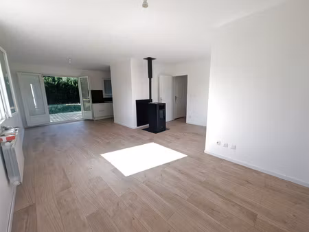 a vendre jouvencon  villa de plain-pied p4 de 80 m2 avec garage indépendant sur 2000 m2 de