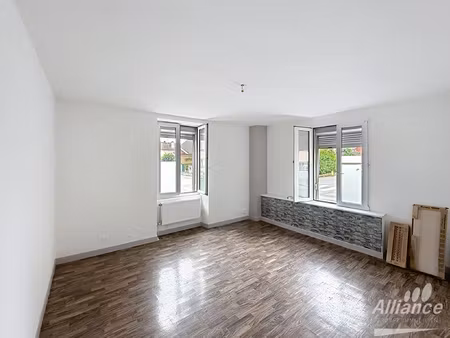 à louer appartement t3 de 55m2 avec garage et cave à belfo