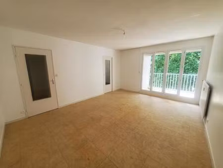 beau t3 au 3eme etage avec balcon et cave