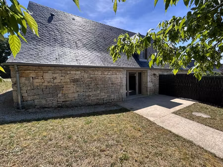 borrèze maison de bourg avec grande terrasse | 745 eur/mois