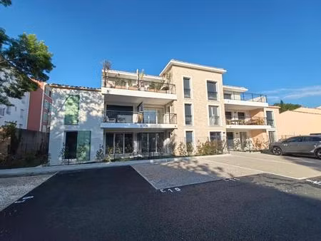 t2 neuf avec terrasse et parking à cogolin