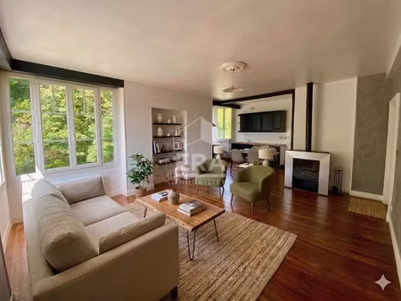 jurançon - t4 de 89 m² avec parquet ancien et terrasse