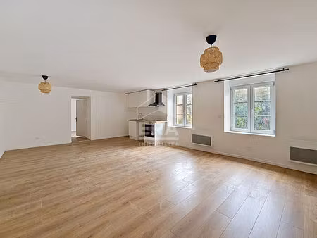 appartement 2 pièces à louer à tiercelet - rénové à neuf et calme