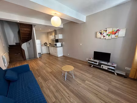 lavelanet centre - a louer maison de ville t4 meublée en triplex