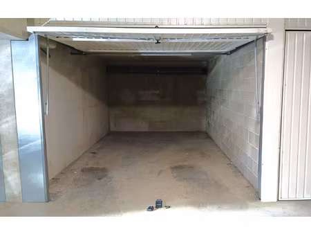 a louer box garage fermé
