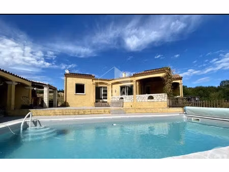 maison de 158 m2 avec piscine et terrain de 3000 m2