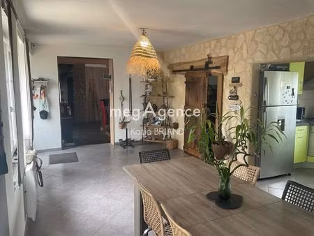 maison rénovée avec piscine et garage