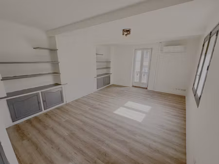 à louer charmante maison de village rénovée au coeur du centr