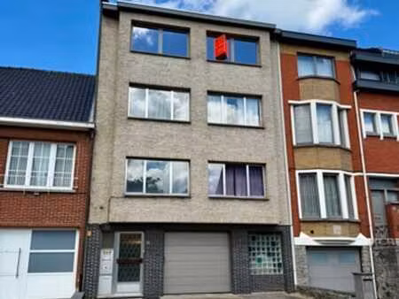 ruim appartement op de derde verdieping. rustig gelegen doch
