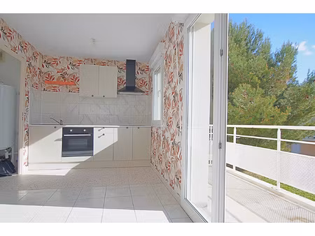 proche de toutes commodites residence avec piscine