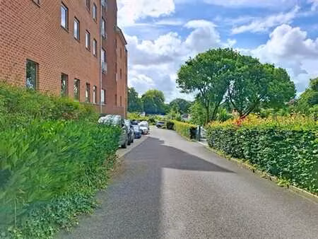 appartement 3 chambres  parking int et cave
