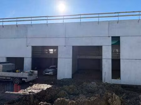 unités pme neuves de 216 m² avec mezzanine de 71 m²  empl...