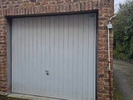 anderlecht : garage box fermé avenue théo verbeeck