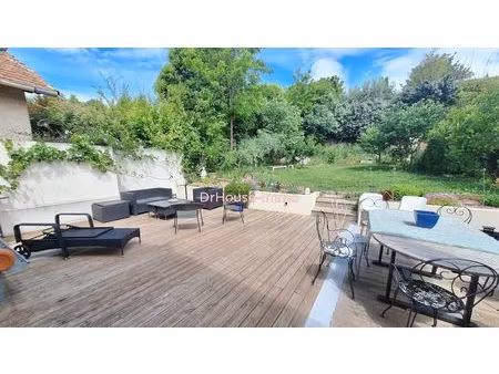 pigonnet maison rénovée avec jardin et terrasse  à 15 min à pied du centre-ville