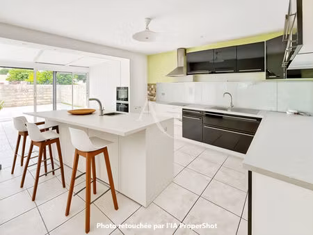 maison familiale 4 chambres et bureau à proximité des écoles ? terrain clos de 300 m²