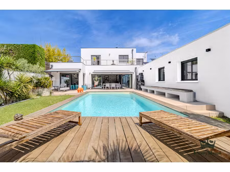 maison familiale avec piscine à chiberta