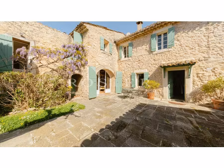 vente maison 9 pièces 250 m² robion (84440)