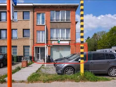 commerce + atelier/entrepôt et garage(s)