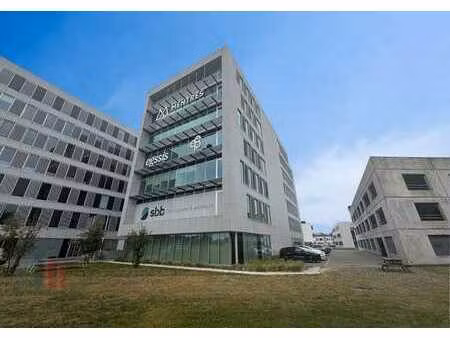 552 m² instapklare kantoorruimte met visibiliteit van de ...