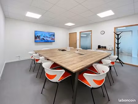 bureau en espace ouvert à louer pour 10 personnes à poitiers  technopole futuroscope chass