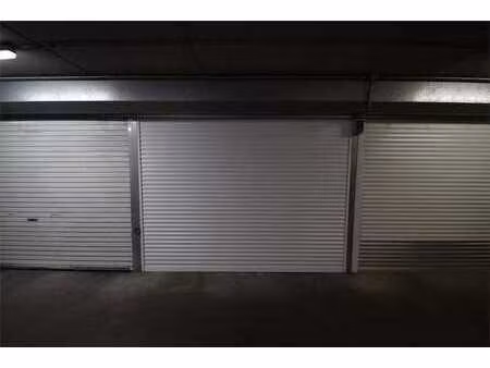 garage avec porte automatique
