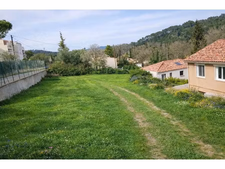 vente terrain 400 m² à carnoules (83660)  110 000 €