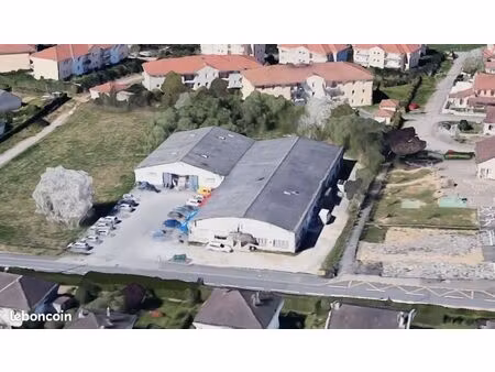 local 1570 m² le palais sur vienne
