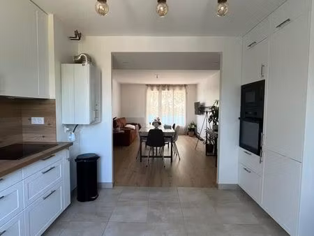 appartement t3 meublé rénové – centre-ville de montaigu