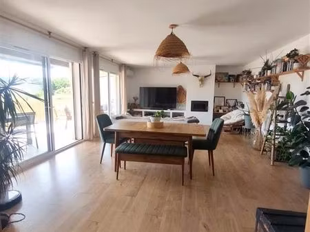 bel appartement (haut de villa) rénové de 115.7m² avec jardin et terrasse – proche janas