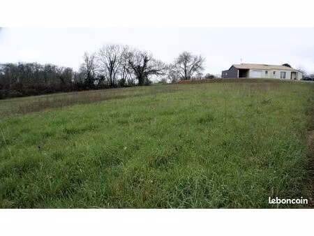 terrain 1940 m² pissotte
