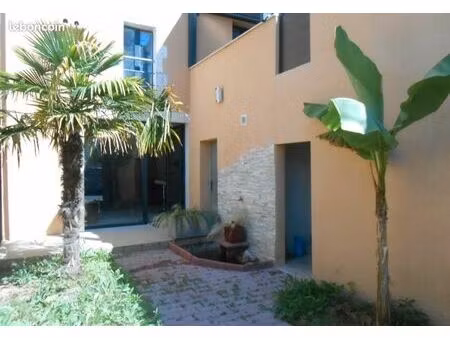 maison duplex t2 avec extérieur