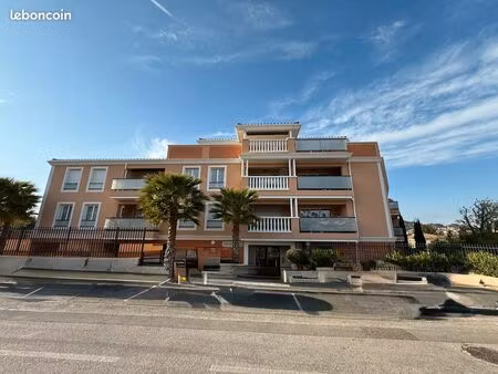 a louer f2 vide à l'année quartier bas de costebelle hyeres