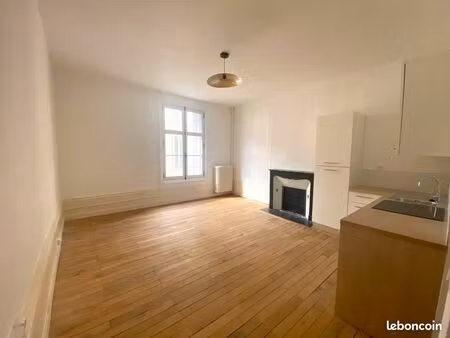 magnifique t2 vide entièrement rénové et vide - 35 m2 - proche préfecture et mairie