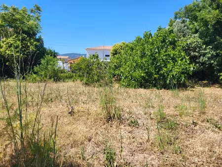 vente terrain 400 m² à la crau (83260)  280 000 €