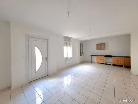 logement rdc avec cour