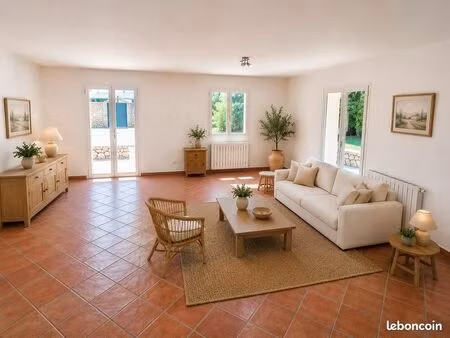 superbe villa meublée de 235 m² avec piscine – 5 chambres la treille-calme absolu