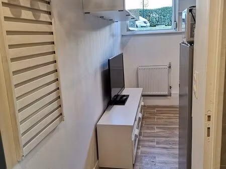 ? saint-nom-la-bretèche – studette meublée de 15 m²